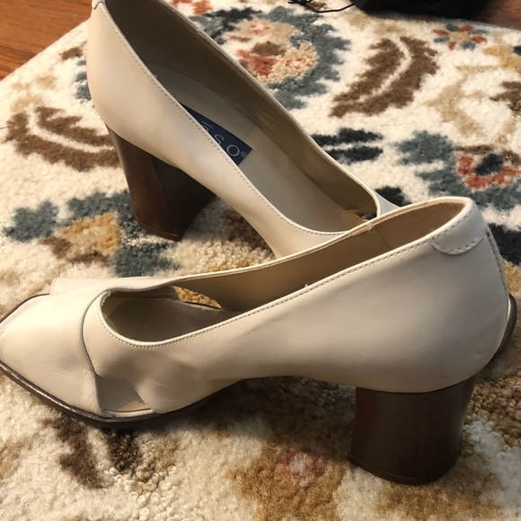 Brioso women shoes Size 9 AA chunky heel beige color - Picture 6 of 10